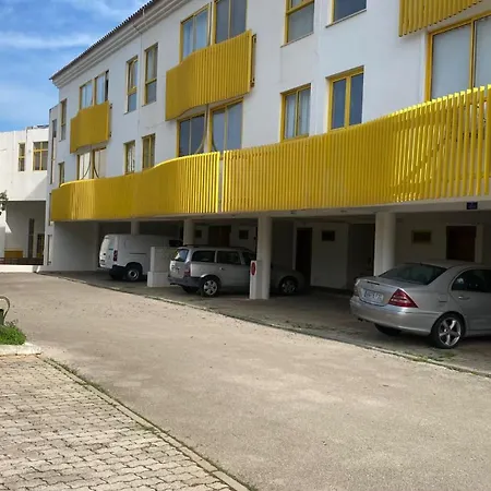 5 Min A Pe Da Praia, Com Terraco Ao Sol, No 1º Andar Quarteira