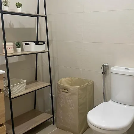 5 Min A Pe Da Praia, Com Terraco Ao Sol, No 1º Andar * Quarteira