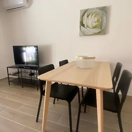 5 Min A Pe Da Praia, Com Terraco Ao Sol, No 1º Andar *