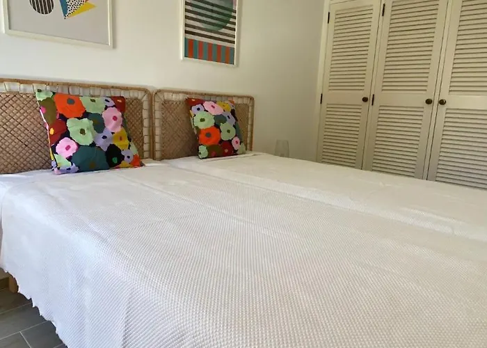 Daire 5 Min A Pe Da Praia, Com Terraco Ao Sol, No 1º Andar *