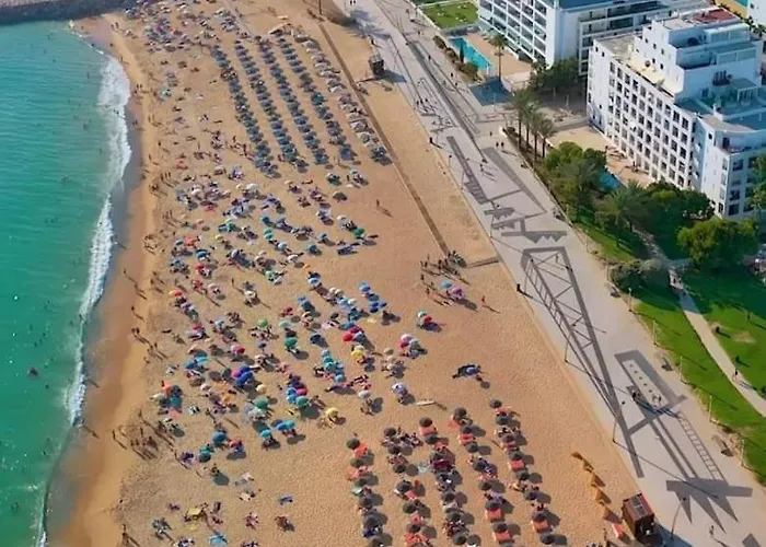 5 Min A Pe Da Praia, Com Terraco Ao Sol, No 1º Andar Daire *