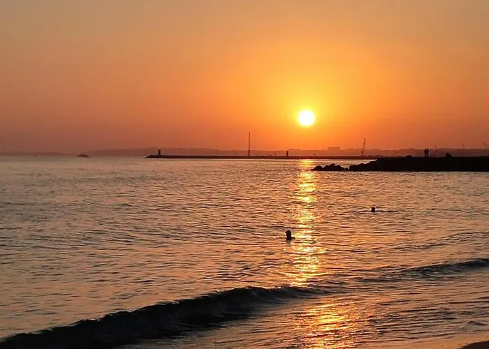 5 Min A Pe Da Praia, Com Terraco Ao Sol, No 1º Andar * Quarteira