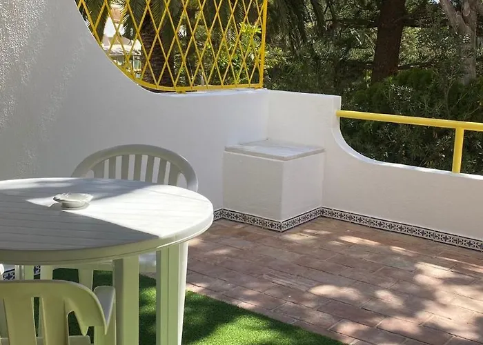 Daire 5 Min A Pe Da Praia, Com Terraco Ao Sol, No 1º Andar *