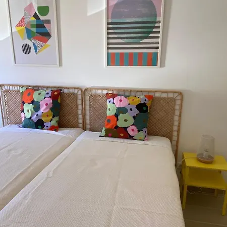 5 Min A Pe Da Praia, Com Terraco Ao Sol, No 1º Andar Apartment Quarteira