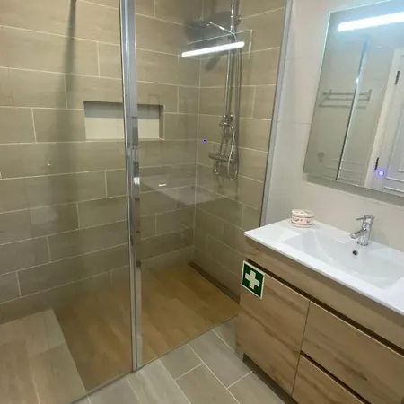 Apartment 5 Min A Pe Da Praia, Com Terraco Ao Sol, No 1º Andar Quarteira